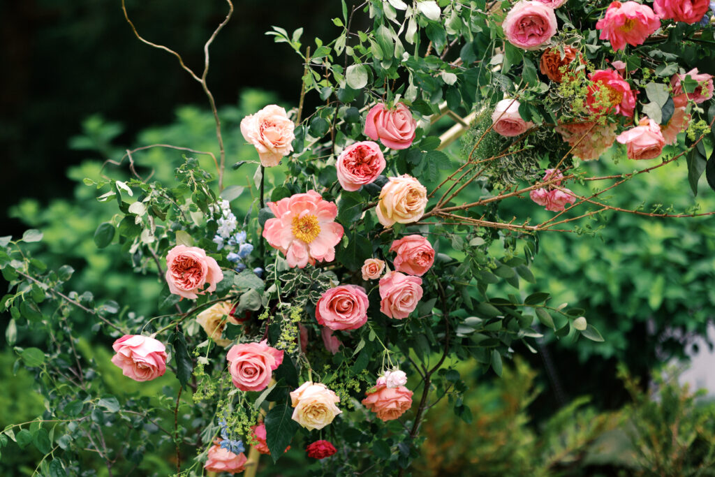 Beautiful floral arrangements by Haute House Studio at The Hutton House in Minneapolis, captured by Minnesota wedding photographer Toly Dzyuba Photography. 