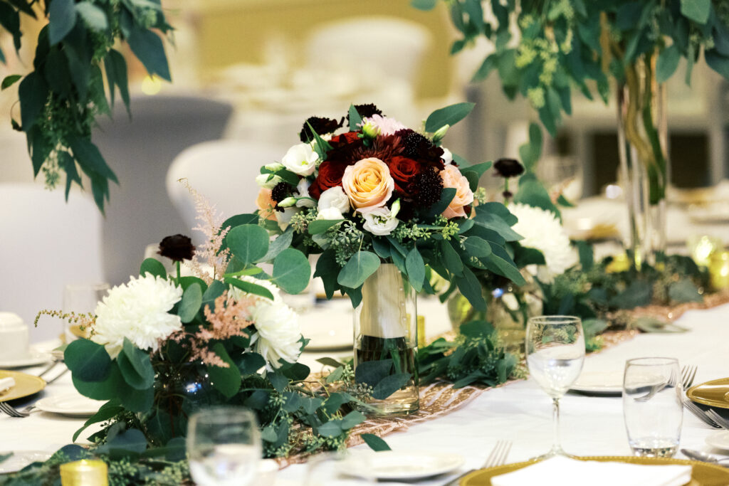 Elegant wedding details and floral design by Appleblossom Flowers at Minneapolis Golf Club.